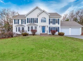 57 Stonepost Rd, Pelham, NH 03076