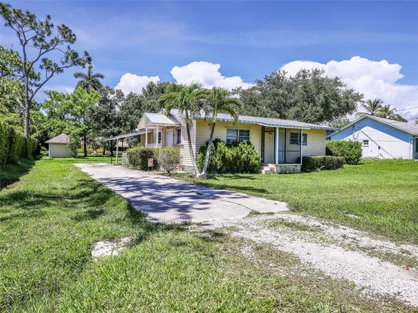 5211 Maple Ln, Naples, FL 34113
