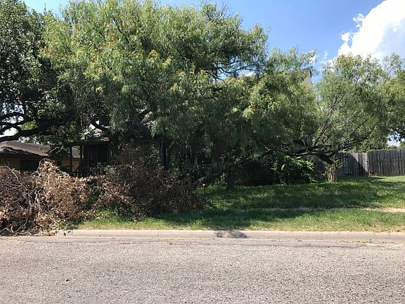 3rd image of 308 Lawn Dr