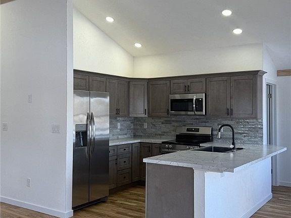 4th image of 3529 Center Dr