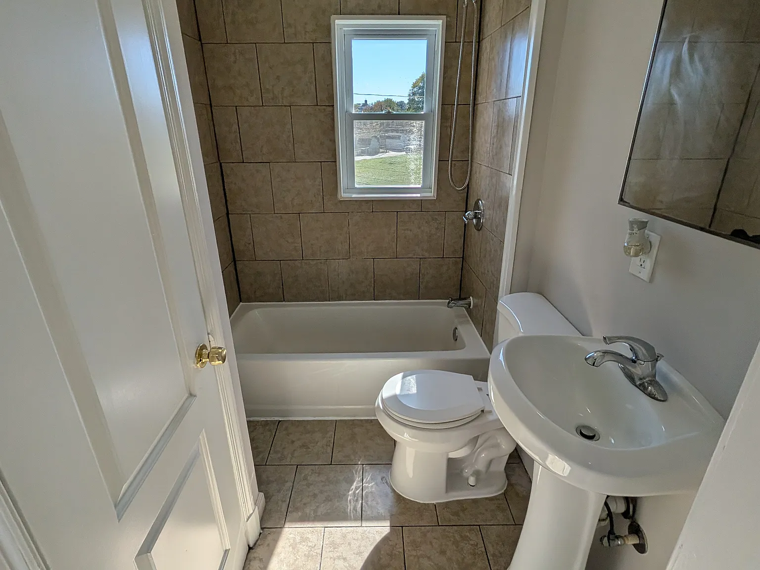 2 bed, 900 sqft, $1,750 — Photo 4