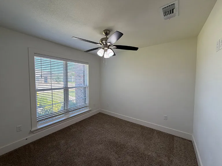 405 Ranger St — Photo 16