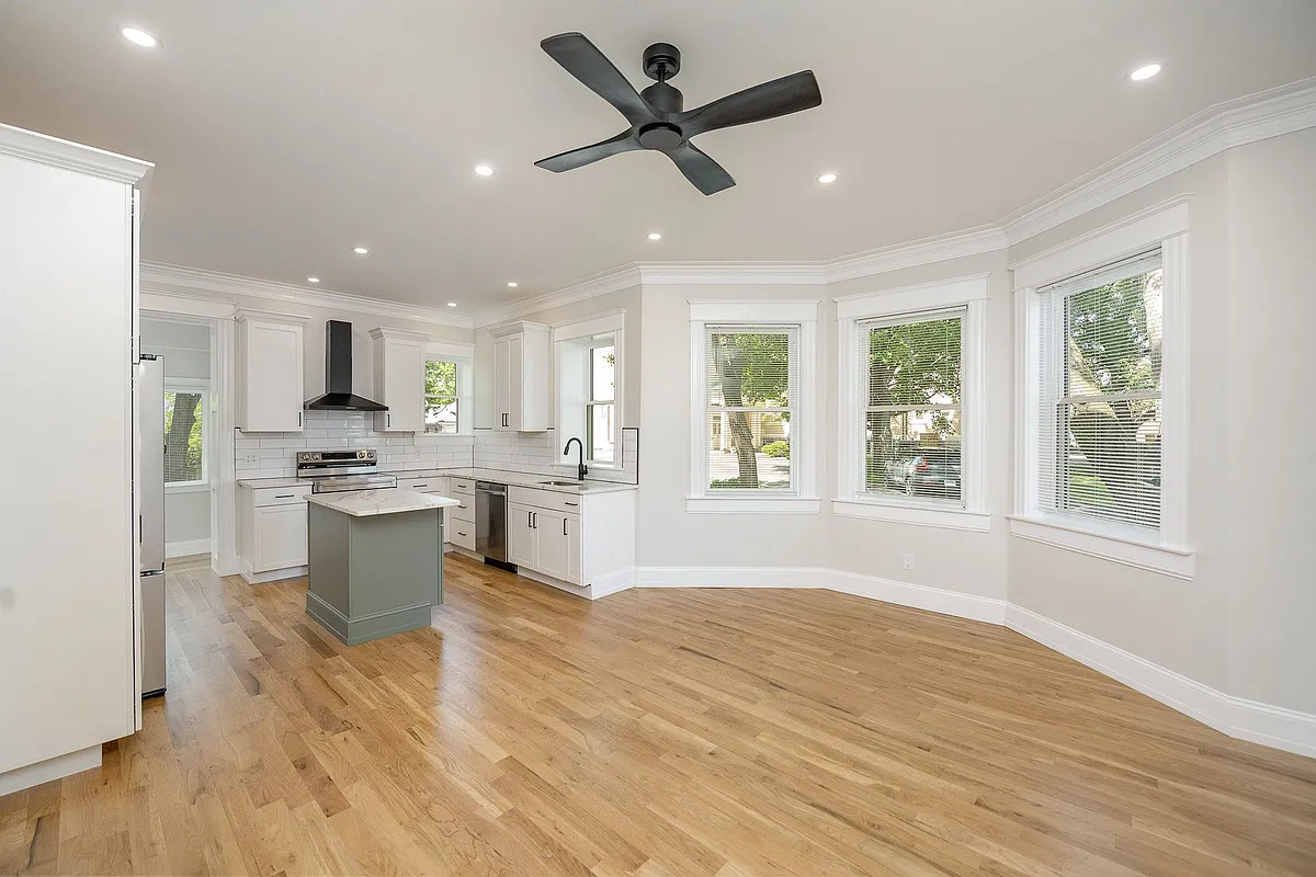 Building Photo - 2229 Slane Ave #2