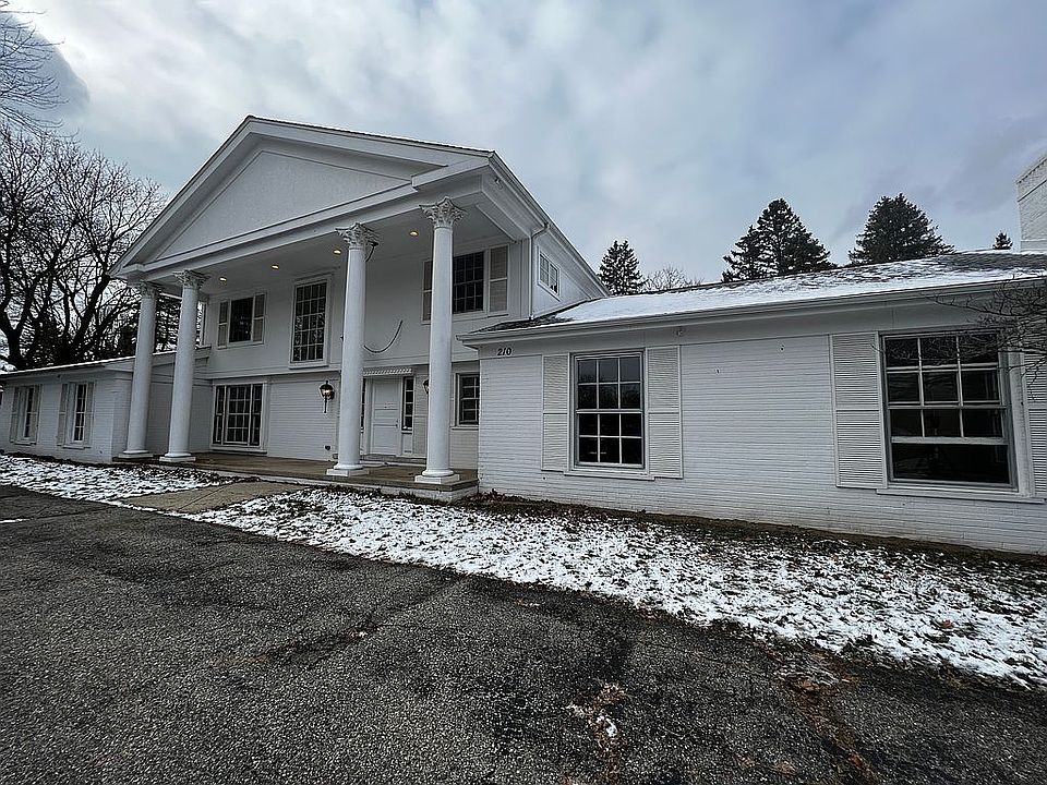 1st image of 210 Woodberry Dr