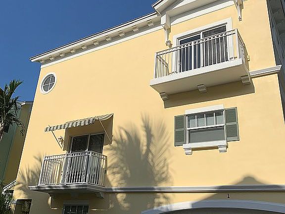 4th image of 713 SE 16th St APT 1
