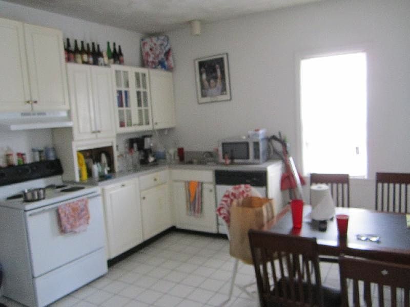 2nd image of 74 Clarendon St