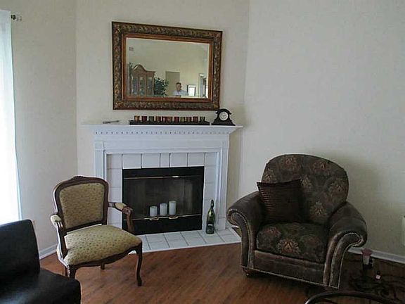 3rd image of 1322 Brookwood Cir