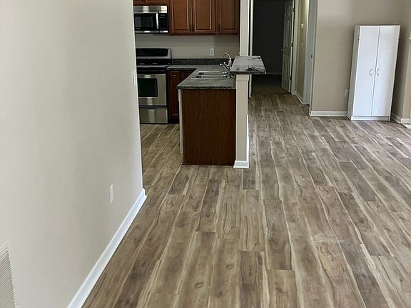 4th image of 5433 Twin Oaks Dr #136