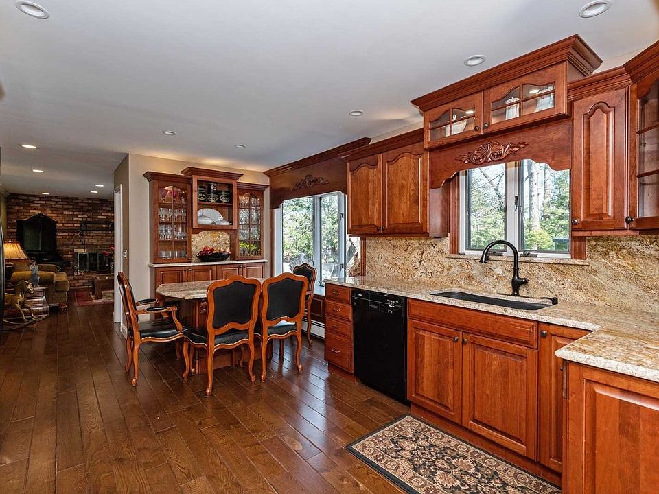 1st image of 6 Simon Ct