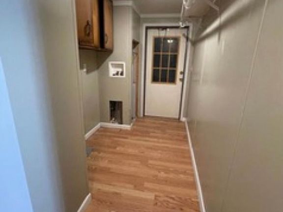 3rd image of 960 Goldie St