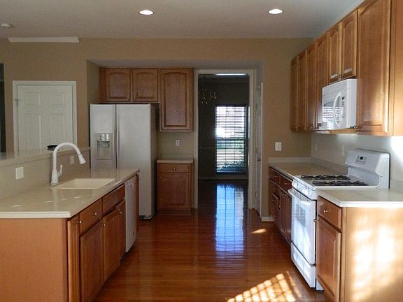 4th image of 1113 Walker Dr