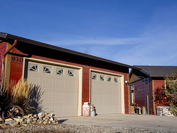 2nd image of 930 Park Dr