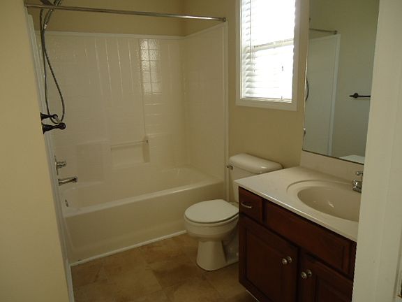 4th image of 843 Mulberry Pl