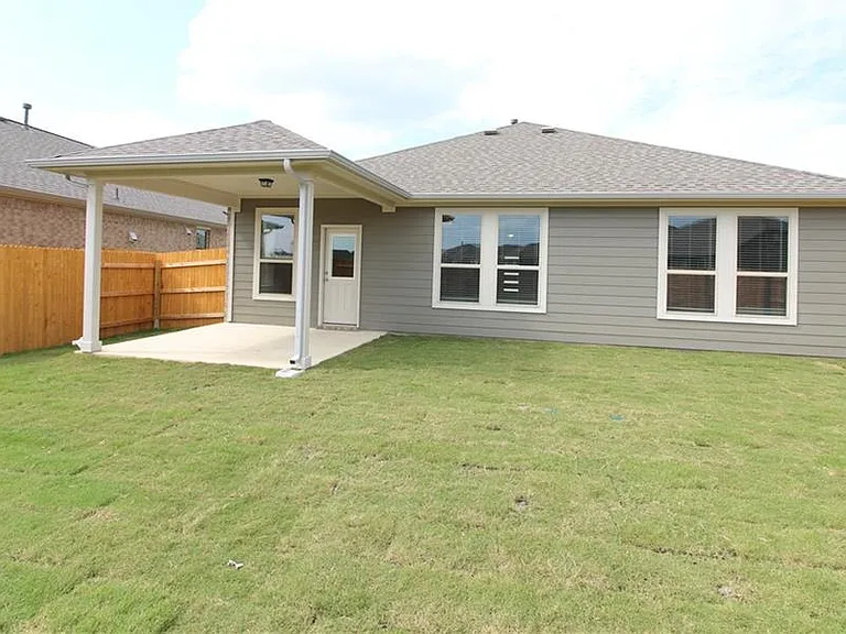 120 Peruvian Ln — Photo 35
