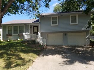 951 Ridge Dr, Warrensburg, MO 64093