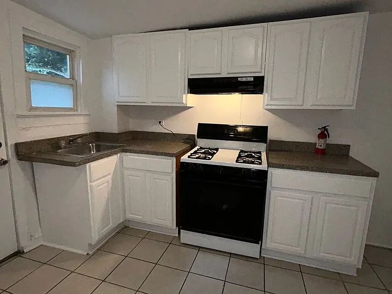 225 Home Ave — Photo 7