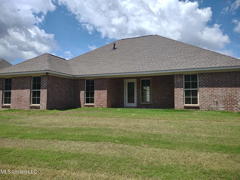 599 Westfield Dr — Photo 28