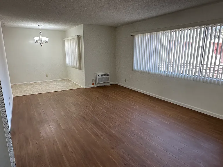 1009 N Hayworth Ave #16 — Photo 3