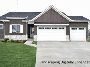 4743 Willow Cir, Davenport, IA