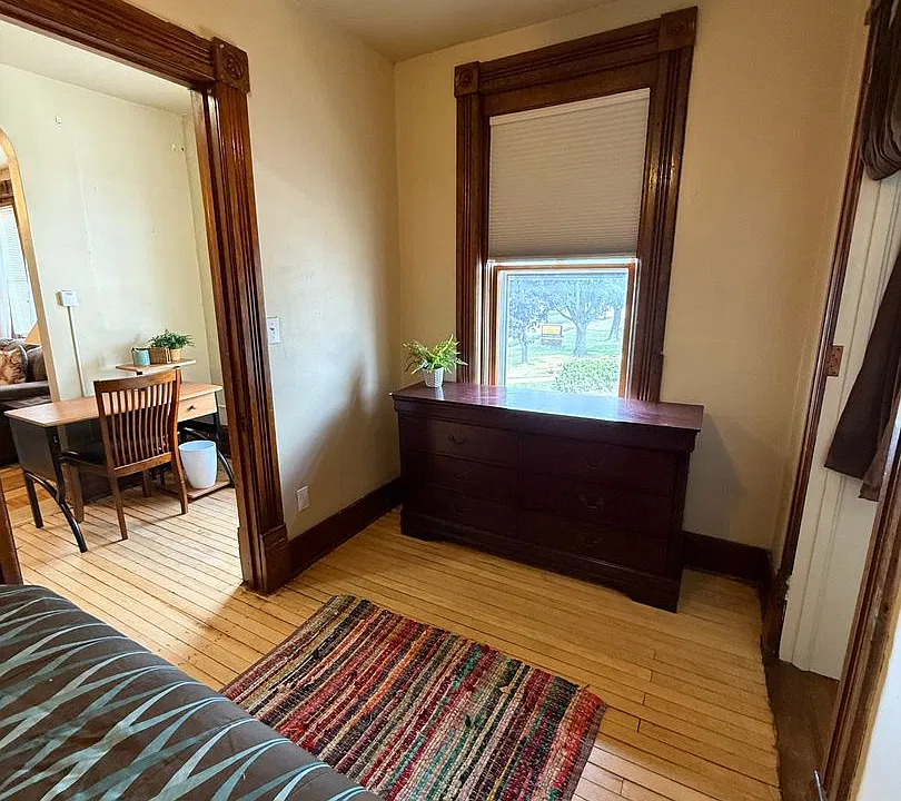 107 Monroe Ave #4