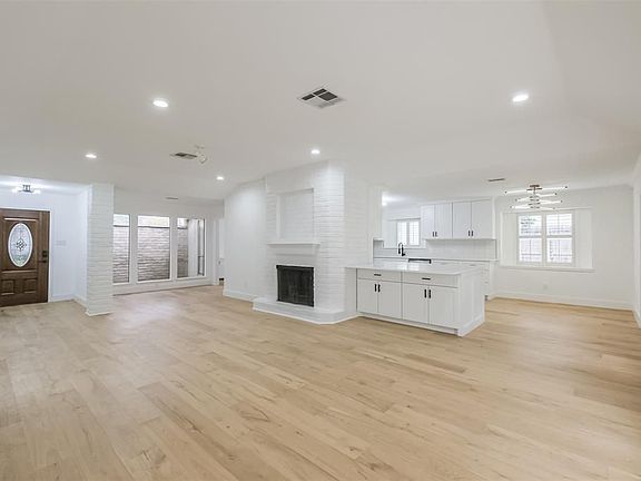 3rd image of 11910 Riverview Dr
