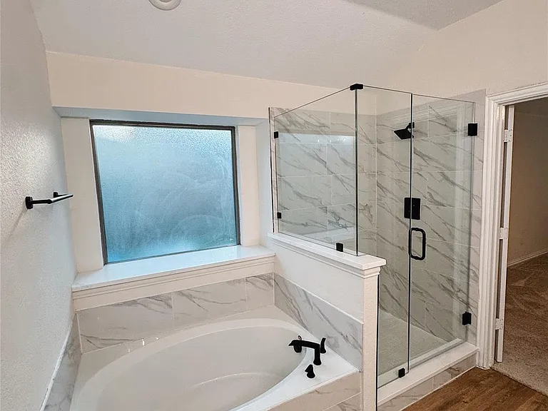 7504 Shasta Dr — Photo 4
