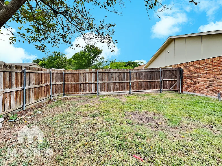 8814 Miami Dr — Photo 16