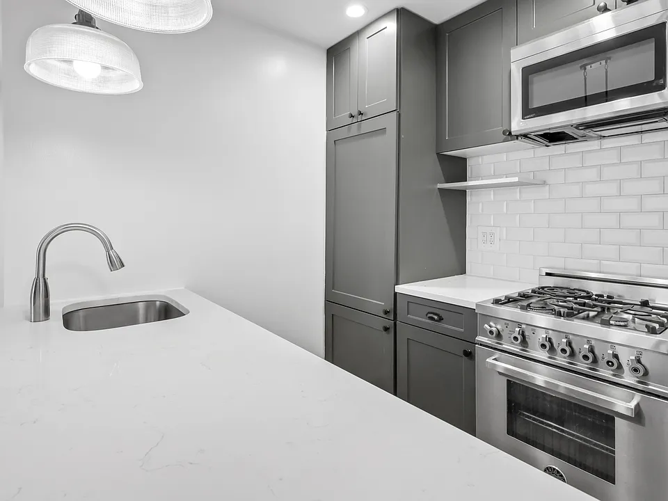 51 Irving Pl #1A
