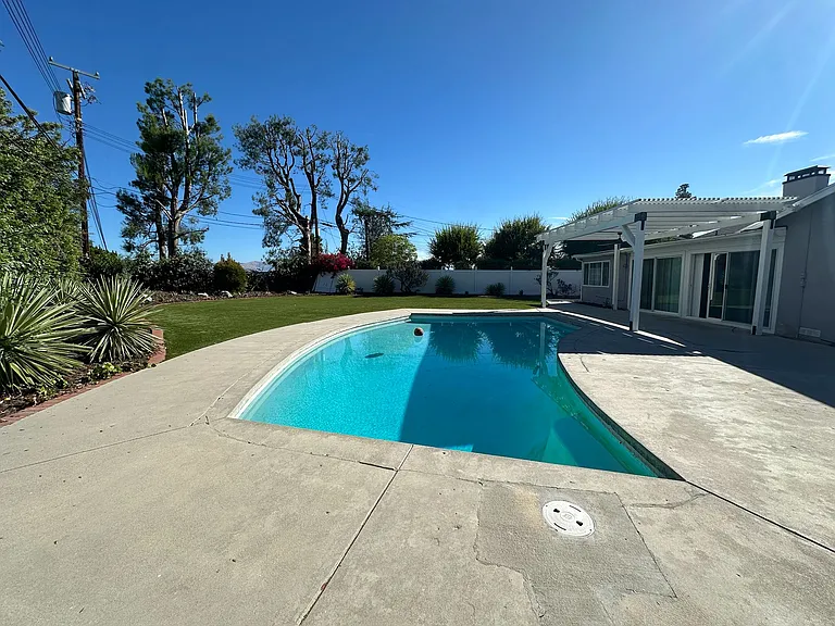 5741 Larryan Dr — Photo 12