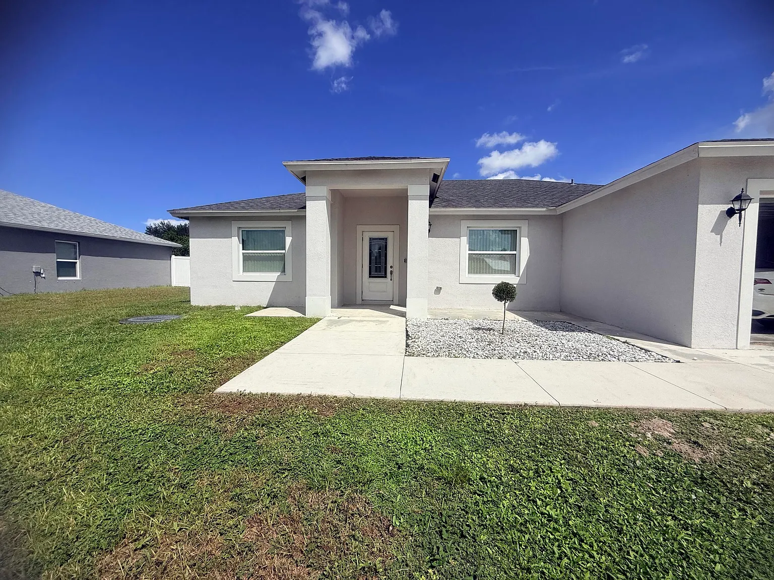 3 bed, 2.0 bath, 1665 sqft, $2,884 — Photo 2