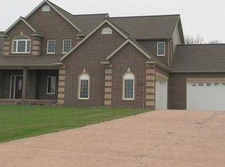 825 Shadyridge Ct, Grand Forks, ND 58201