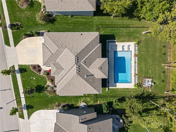 21656 W 93rd Ter, Lenexa, KS 66220