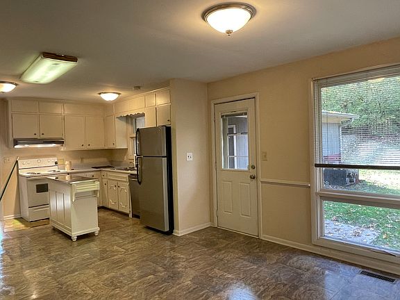 Kitchen / Dining