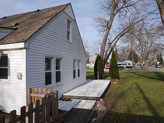 3rd image of 21707 Powers Ave