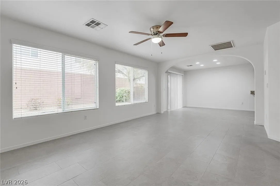 3 bed, 2.5 bath, 1746 sqft, $2,045 — Photo 4