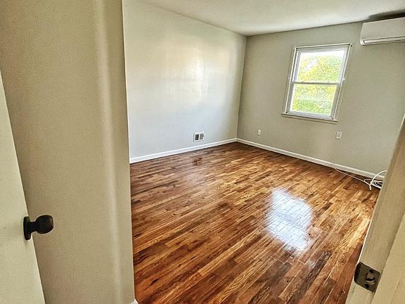 3rd image of 23 Bleeker Pl Floor 1