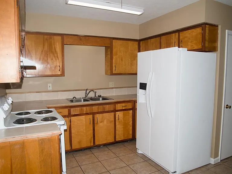343 King Ave #8 — Photo 3