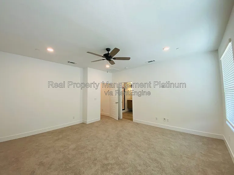 2752 E Tamarind Dr — Photo 23