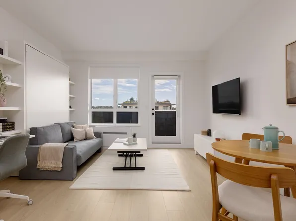 2450 Garden Dr #419, Vancouver, BC V5N 4Y6