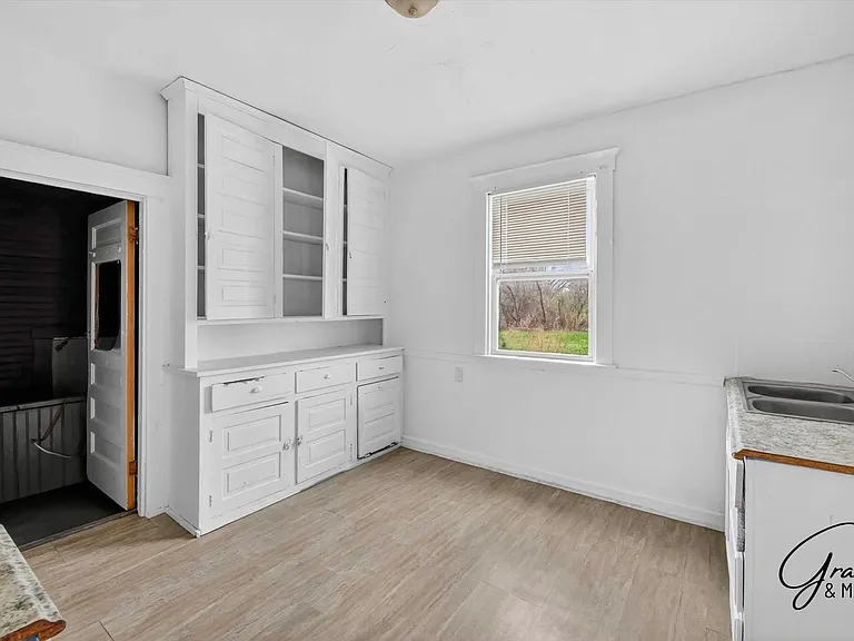 127 W Buena Vis — Photo 10