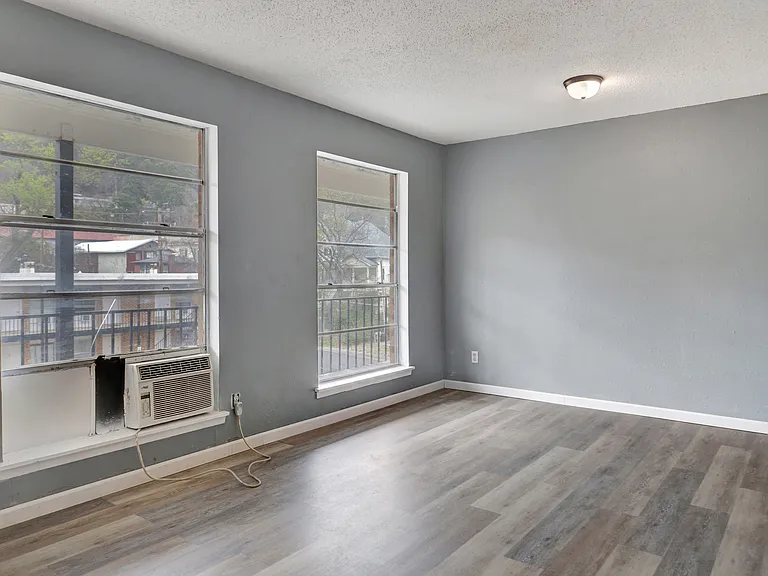 Greenbriar Apartments — Photo 17