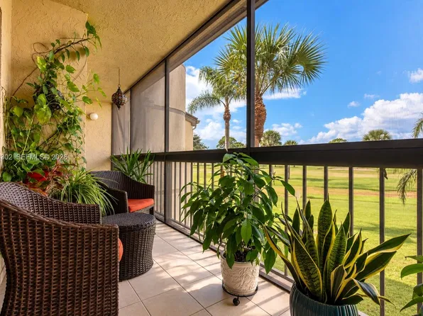 9450 Meadowood Dr APT 202, Fort Pierce, FL 34951