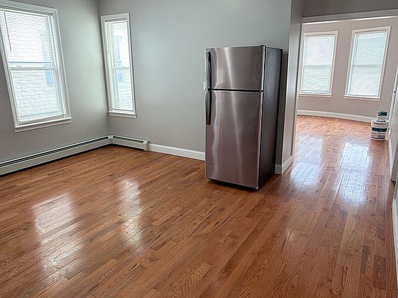 4th image of 597 Millbury St APT 2