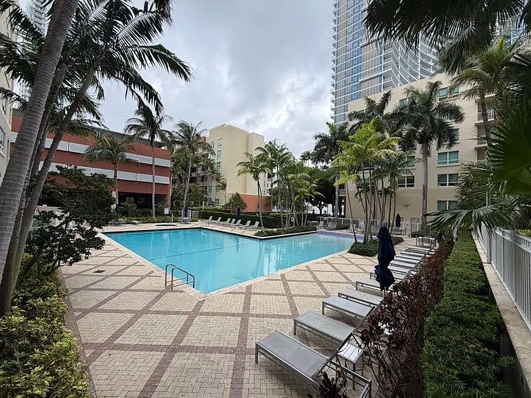 2000 N Bayshore Dr #126 — Photo 17