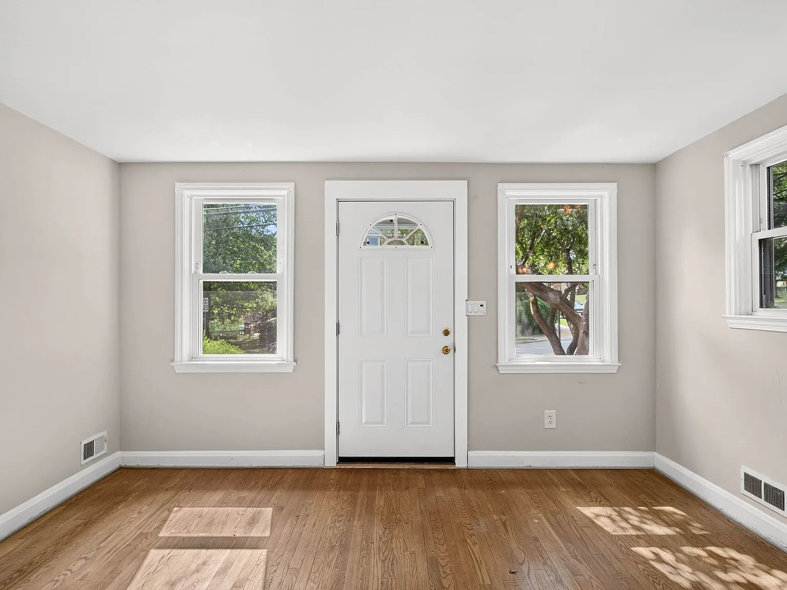 3 bed, 1674 sqft, $2,400 — Photo 4