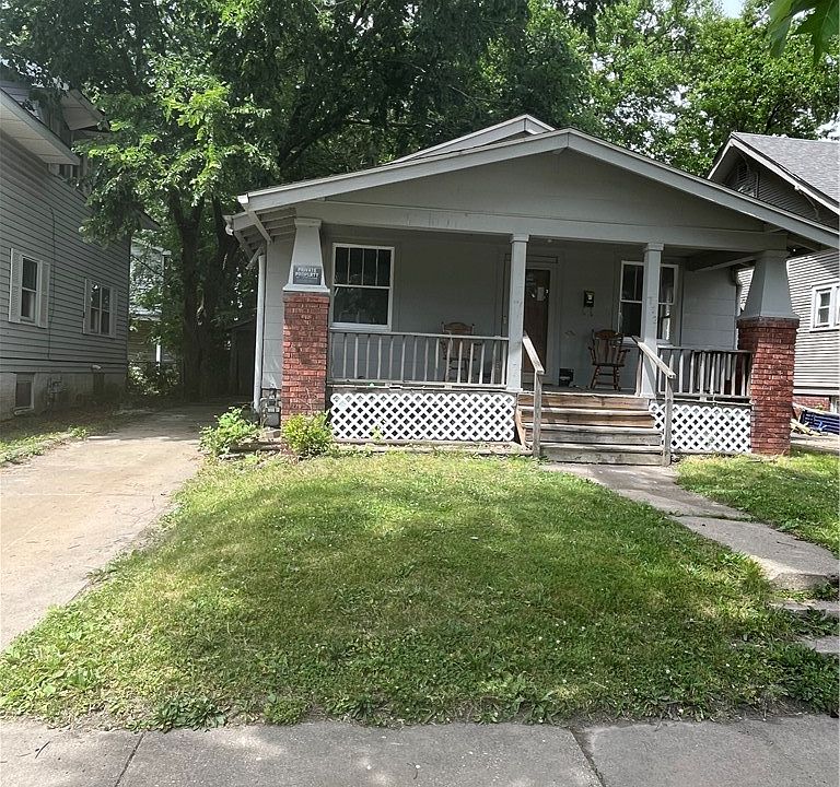 1st image of 712 W Waggoner St