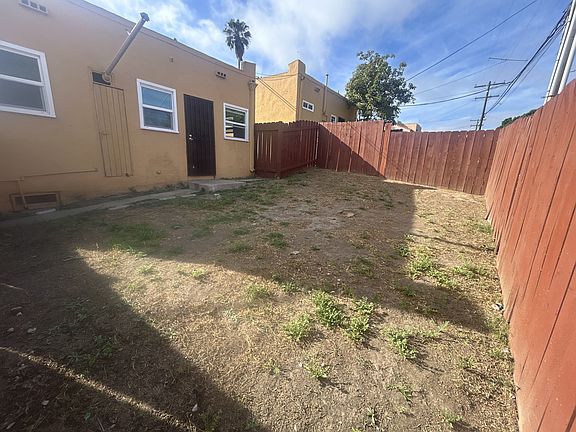 3rd image of 407 W San Ysidro Blvd