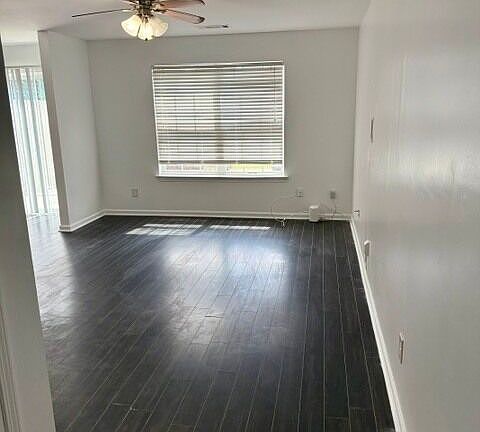 5th image of 6504 Holly Ln