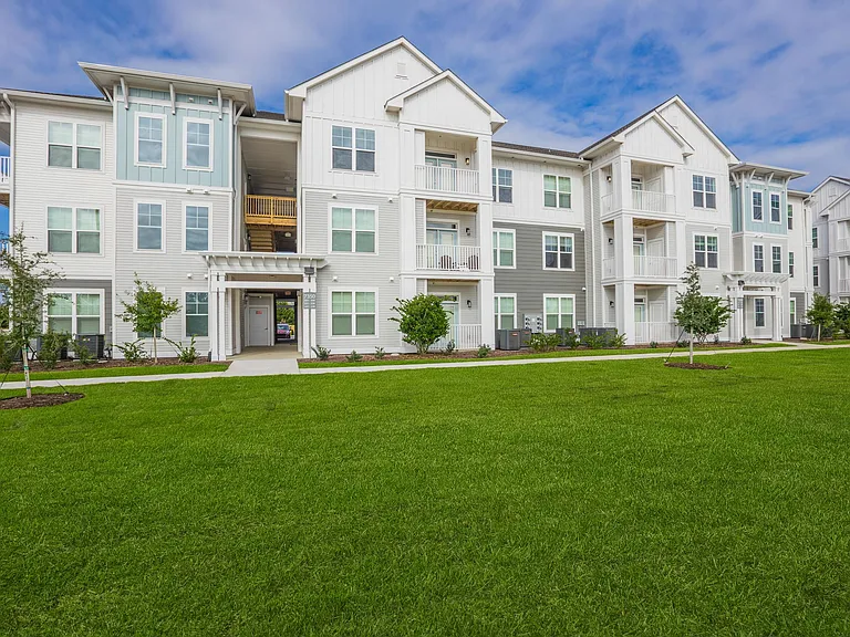 Middle Sound West Apartments — Photo 33