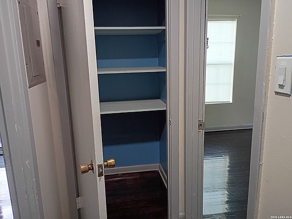 4th image of 350 PILGRIM DR